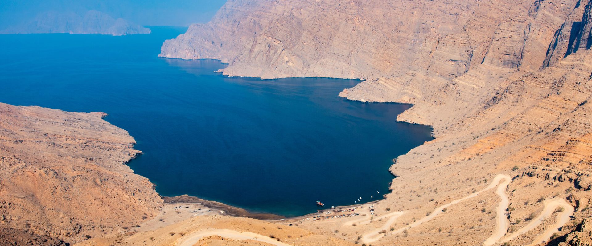 Iranul blochează strâmtoarea Ormuz. Acuzații grele la adresa SUA privind armistițiul