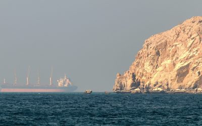 Focuri de armă la Ormuz: Nave pe fugă, tensiuni maxime