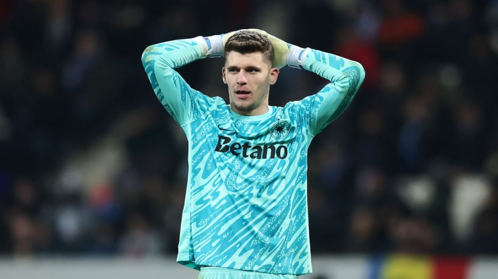 Ștefan Târnovanu, portarul FCSB, pare să-și fi pierdut locul în poartă: Unde va juca sezonul viitor? Portarul Ștefan Târnovanu, 25 de ani, pare să nu mai aibă viitor la FCSB, cel puțin pentru acest sezon