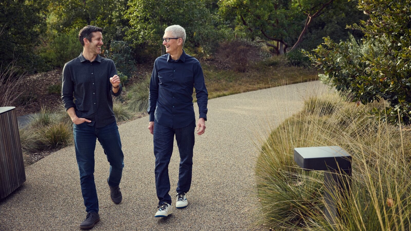 Ternus, noul șef Apple: Tim Cook, promovat președinte