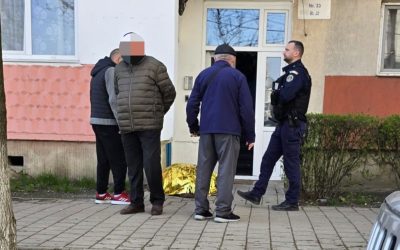 Un bărbat a murit după ce a căzut pe scări, medicii încercând fără succes resuscitarea Un bărbat a decedat în urma unei căderi pe scări, în ciuda eforturilor echipajelor medicale de a-l salva