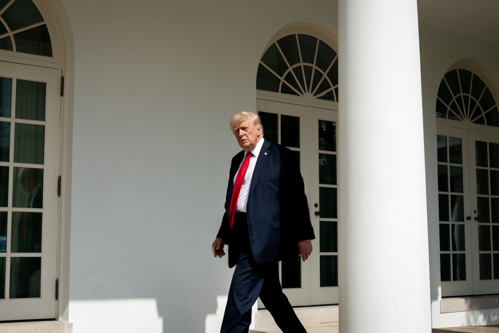 Trump, furios pe Papa Leon: „E slab și dezastruos”