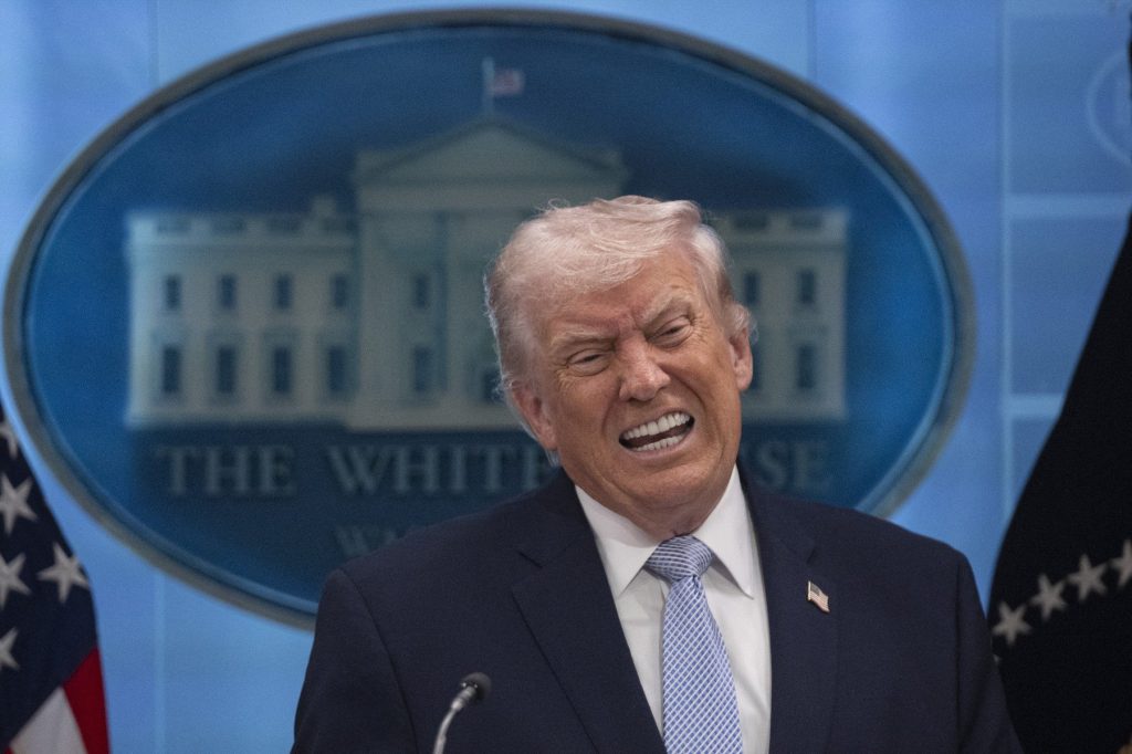 Donald Trump a declarat marți că administrația sa se află în „negocieri aprinse” cu privire la conflictul cu Iranul, pe fondul unui ultimatum privind infrastructura energetică a țării
