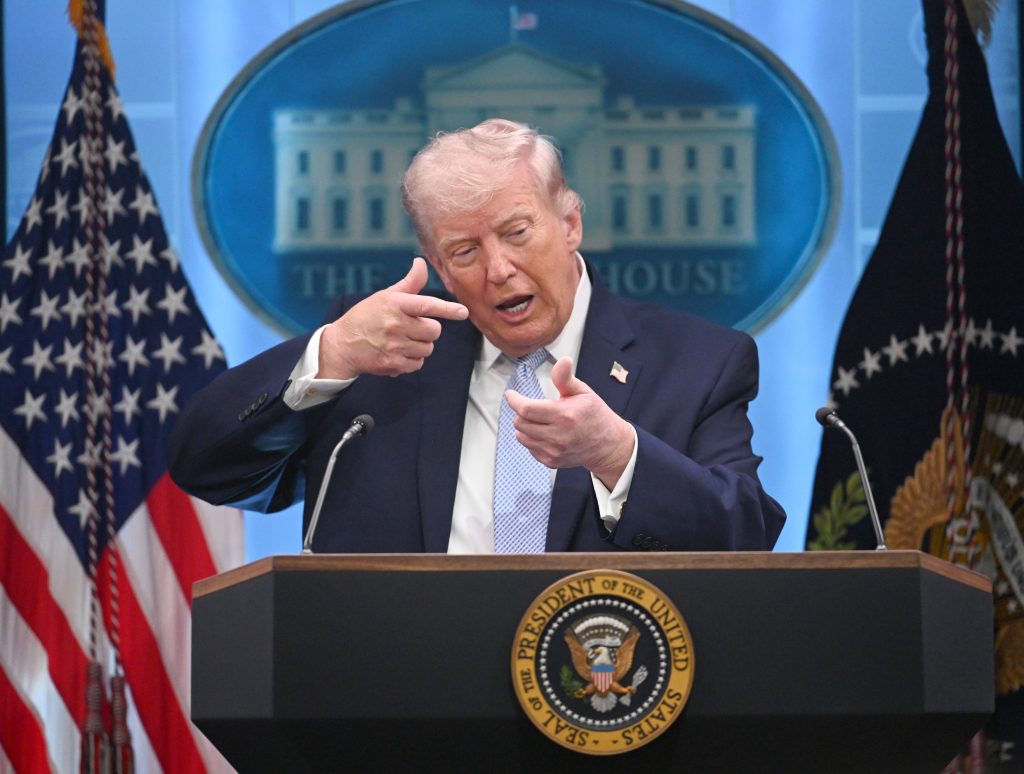 Trump, optimist înaintea negocierilor din Pakistan. Iranienii, comportament suspect