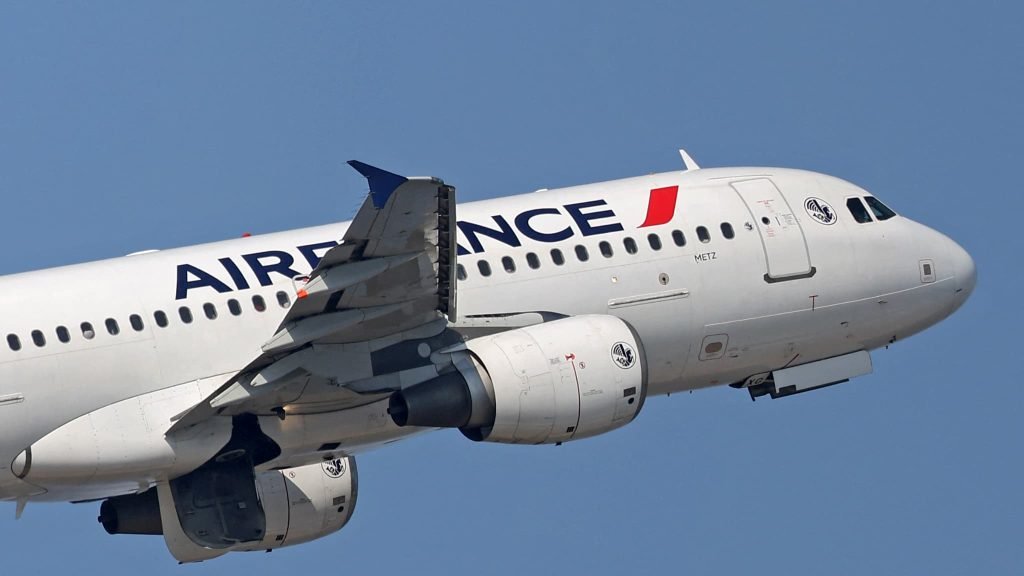 Air France scumpeste biletele: Prețul crește cu 50 de euro la clasa economică