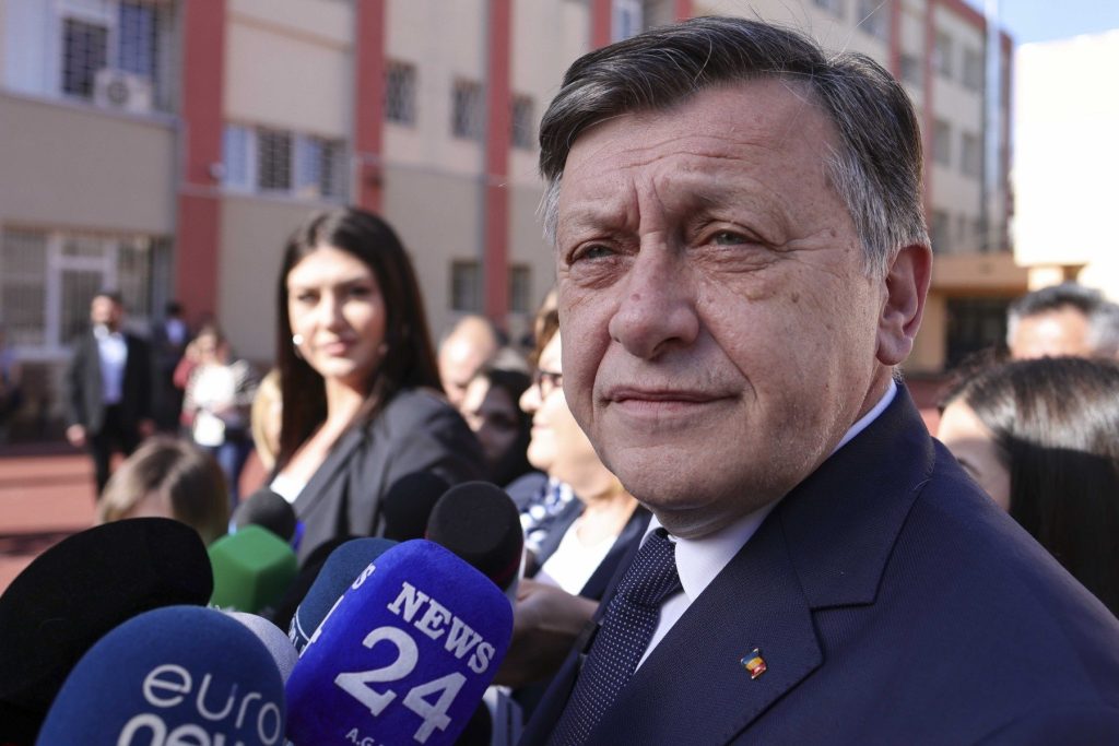Antonescu, după „sceneta” ponta-dan-coldea: „liberalii, în jocuri murdare”