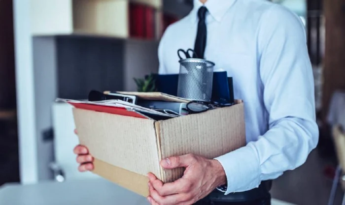 Val de concedieri în România: Ce firme taie din personal și ce domenii sunt lovite