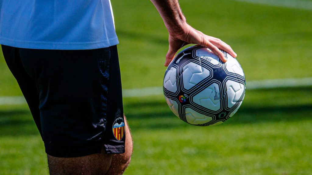 Valencia debutează cu Elche în „Retro Matchday” din LALIGA