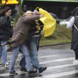 Vântul puternic lovește țara: Avertisment METEO pentru București