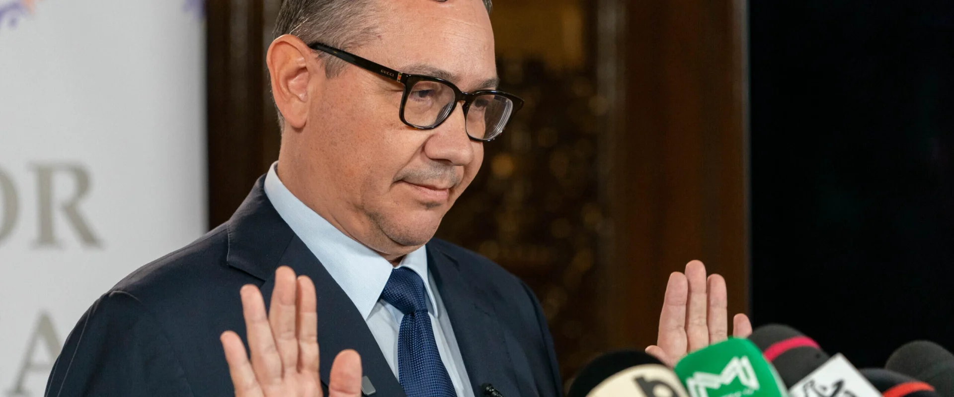 Ponta acuză: Doi usriști, regizorii pozelor trucate dinaintea alegerilor