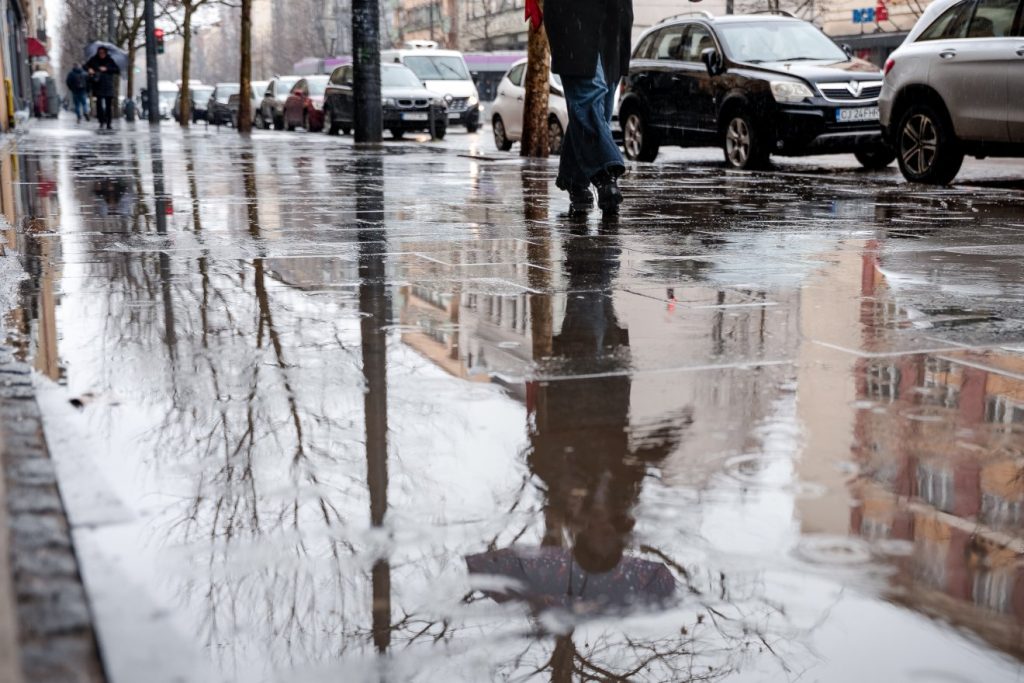 Vremea face probleme: Un fenomen se termină chiar AZI, altul persistă