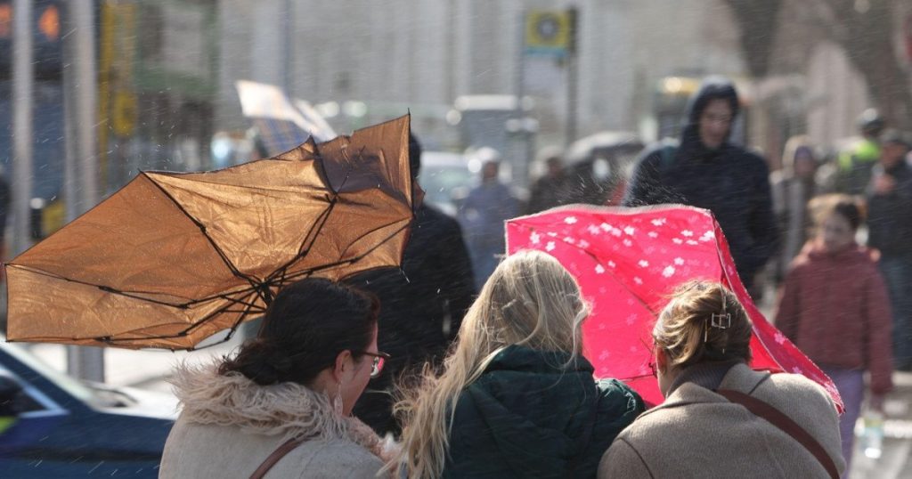 Vremea se răzbună: Ploi, ninsori și ger năprasnic lovesc România, cod galben activat (hartă)