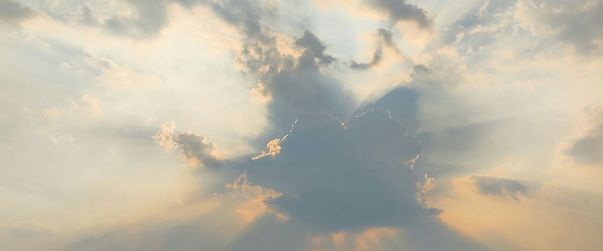 Weather & Traffic: Thursday 9 April: Walking on sunshine... but also clouds and a bit of rain