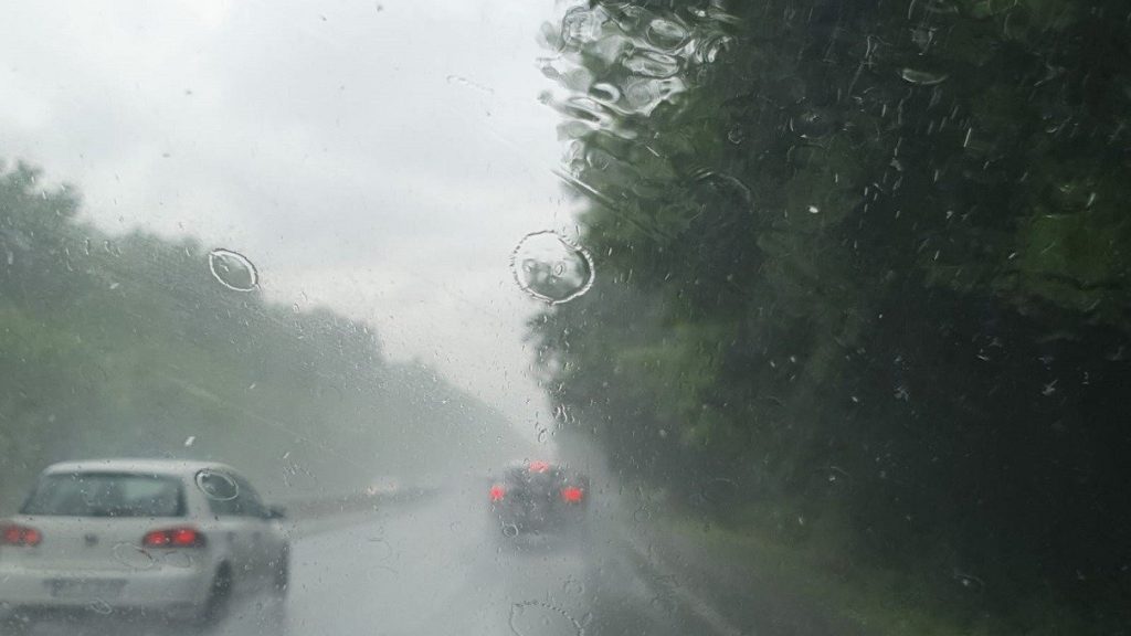 Alertă meteo: Vânt puternic, ploi și ninsori în weekend Administrația Națională de Meteorologie (ANM) a emis o informare meteo valabilă pentru zilele următoare, avertizând asupra intensificărilor de vânt, a ploilor moderate și a ninsorilor, în special în zonele montane