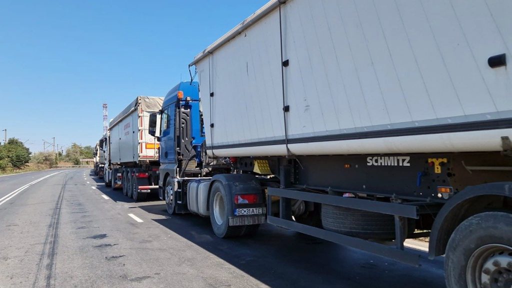 Scumpirea carburanților pune presiune pe transportatori Companiile de transport de mărfuri din România se confruntă cu dificultăți din cauza creșterii prețurilor la carburanți
