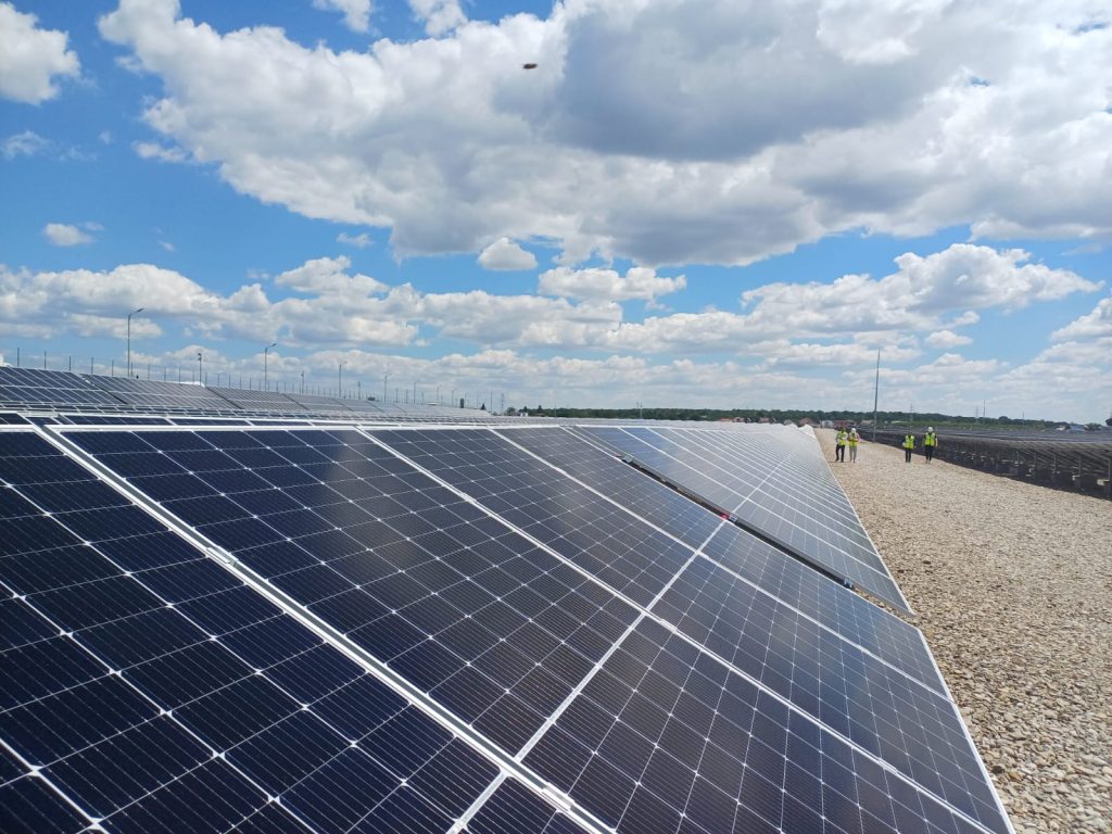 Băieții „deștepți” din energie vând parcuri solare pe OLX. Ce face statul?