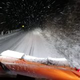 Zăpadă mare în Vâlcea: DN7A blocat, utilajele acționează