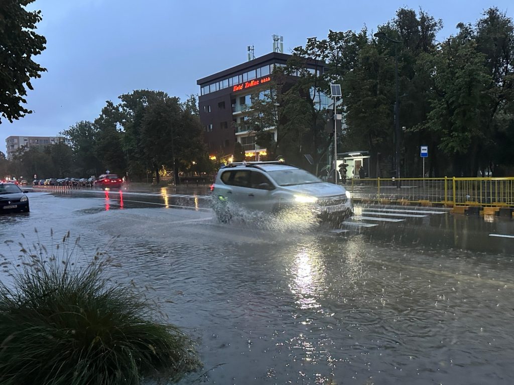 METEO: Vine vremea bună în aprilie, dar cu ploi spre finalul lunii