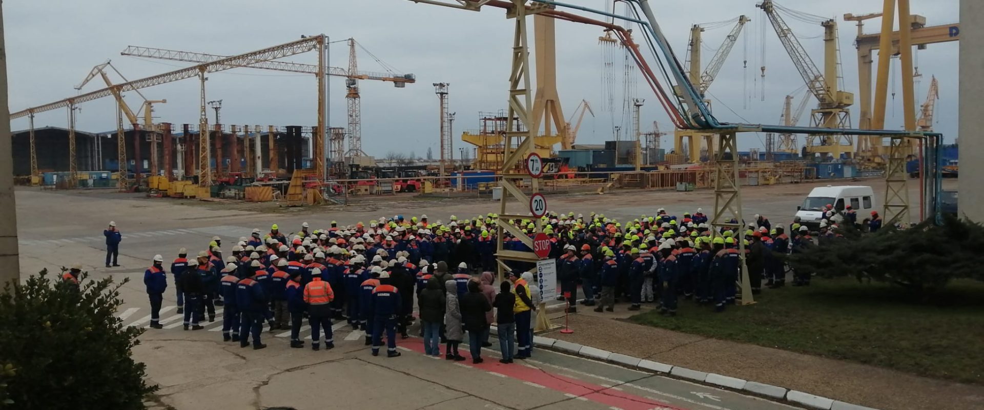 Guvernul plătește salariile restante la Damen Mangalia, Liberty Galați și Romaero