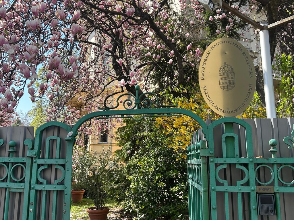 Înfrângerea lui Viktor Orban, văzută din inima Bucureștiului