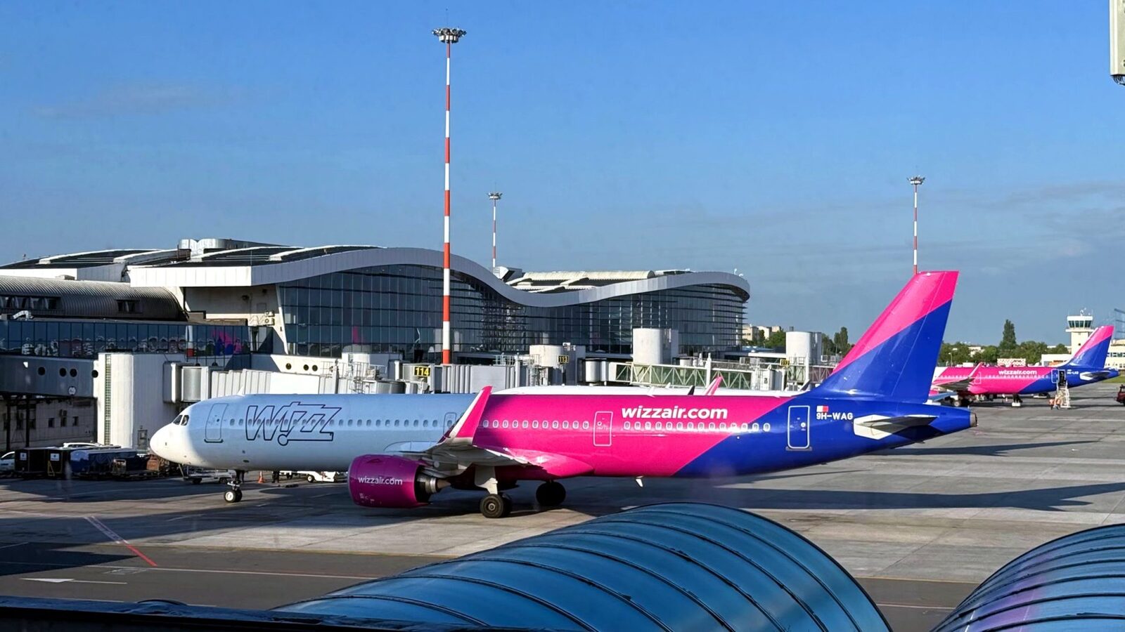 Wizz Air introduce un sistem de comandă a produselor la bord prin Bluetooth Compania aeriană Wizz Air intenționează să revoluționeze experiența de cumpărături la bordul aeronavelor sale
