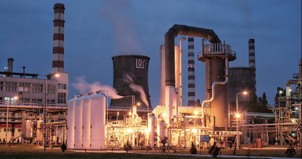 Redeschidere istorică: Rafinăria Petrotel Lukoil primește undă verde