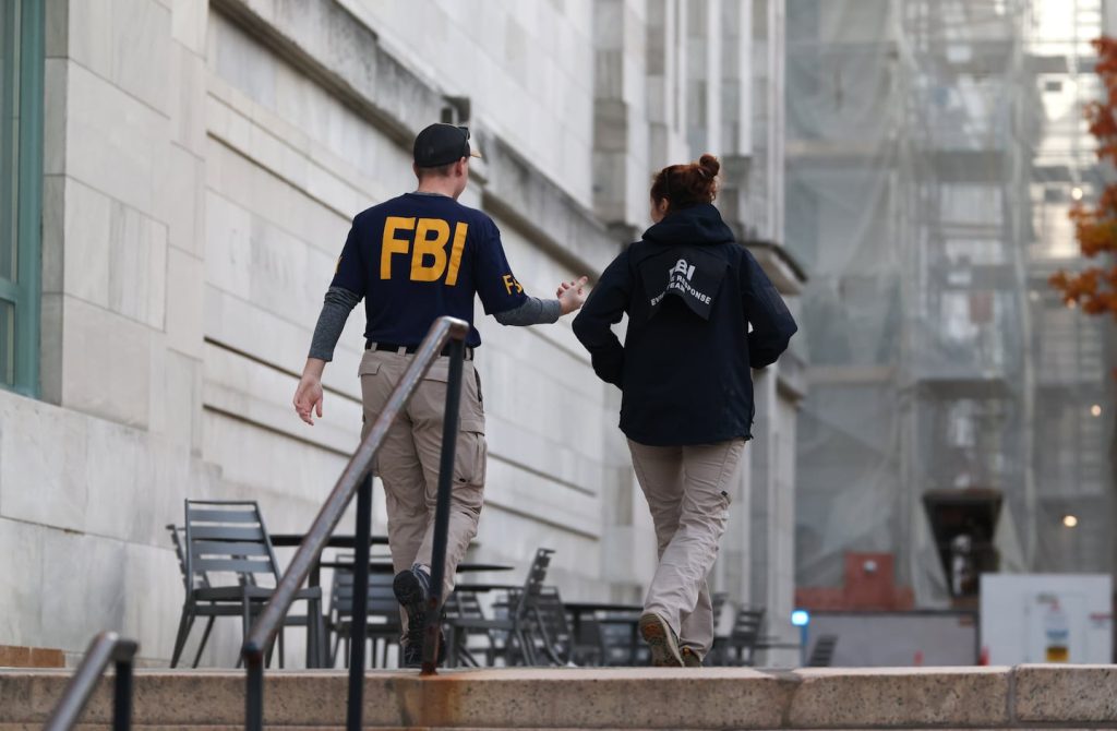 FBI a anihilat o rețea de hackeri ruși care au compromis routere în SUA Biroul FBI din Boston, împreună cu Departamentul de Justiție, au condus o operațiune amplă pentru a neutraliza o rețea rusească de hackeri guvernamentali