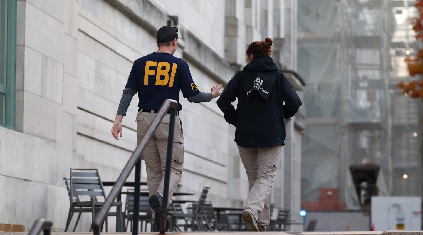 Hakeri ruși, prinși de FBI după ce au spart routere în 23 de state