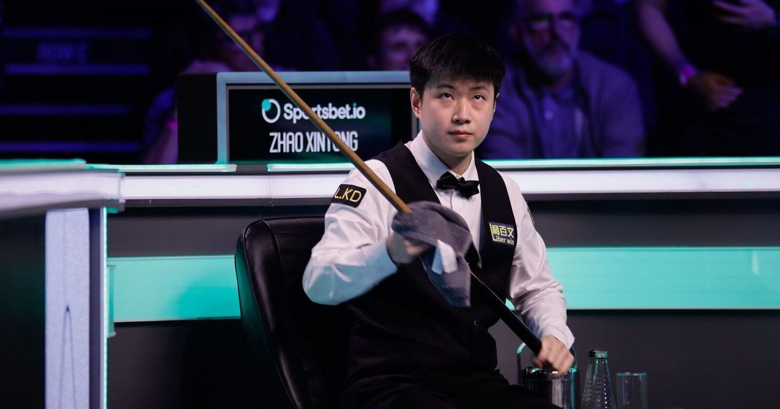 Zhao Xintong, la un pas de istorie în snooker: finala Tour Championship cu Judd Trump București, România – Chinezul Zhao Xintong a oferit o demonstrație de snooker de excepție în semifinala Tour Championship, zdrobindu-l pe legendarul John Higgins cu un scor categoric de 10-1