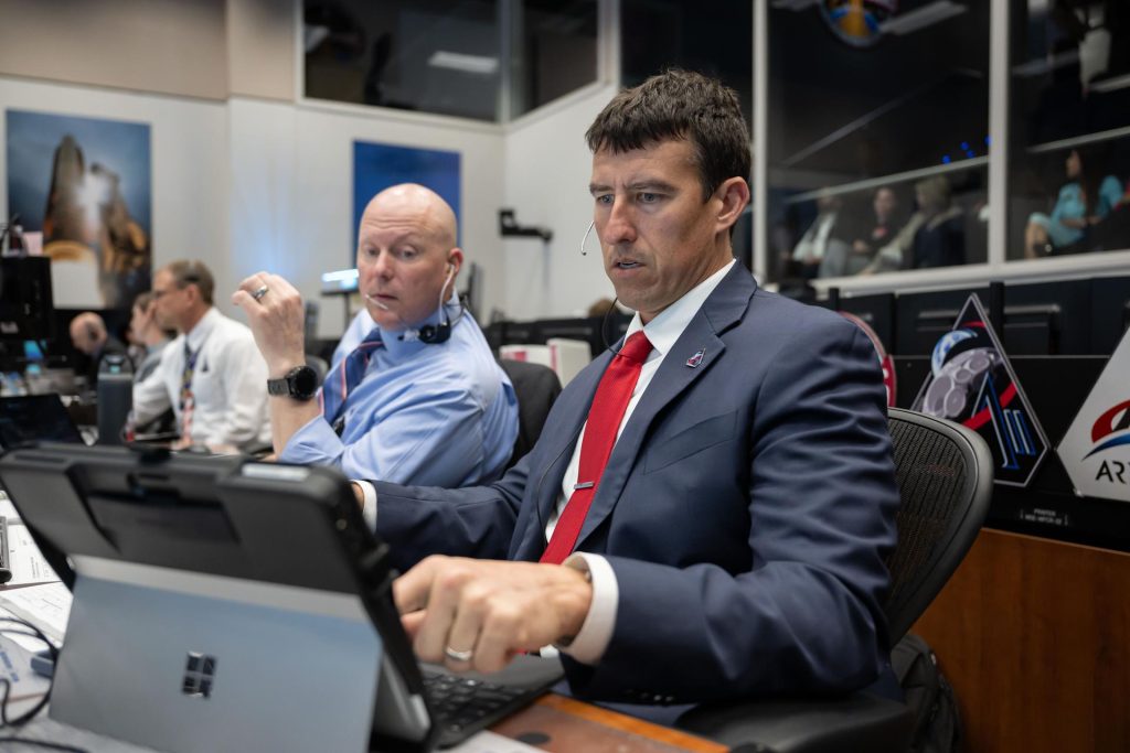 Ziua 2 zbor Artemis II: Echipajul, Houston acordă undă verde pentru arderea translunară