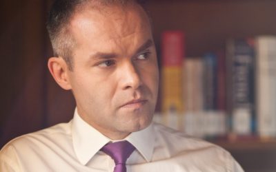 Funeriu, verdict crunt: Manualele din România, bune doar de tricouri