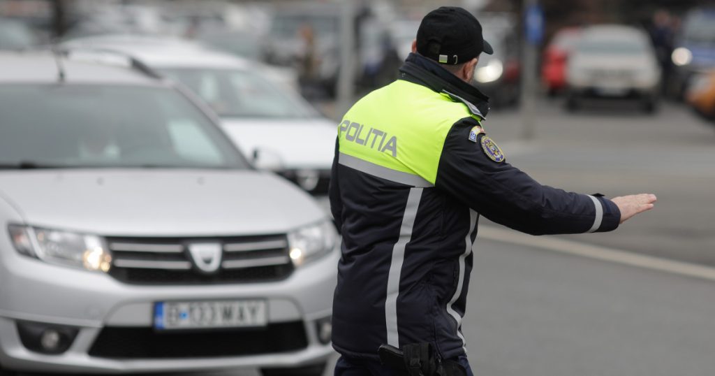 Echipamente auto obligatorii în 2026: Amenzi USTURĂTOARE pentru șoferi