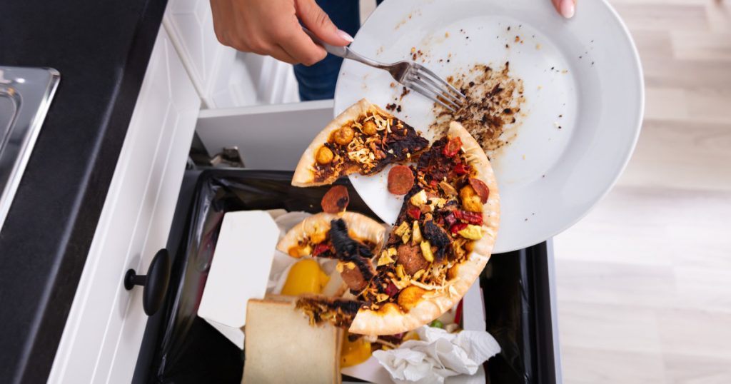 România, groapa de gunoi a Europei: 3,4 milioane de tone de mâncare irosite anual