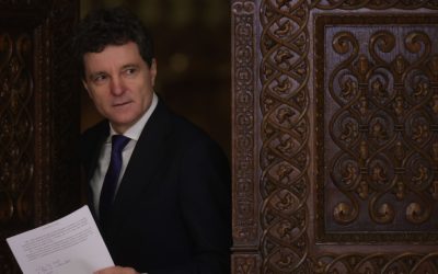 Nicușor Dan, atac la CCR pe legea guvernanței corporative