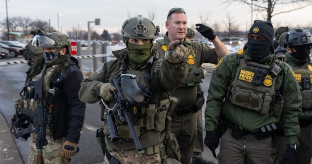 Femeie din Franța, 86 de ani, încătușată în SUA: Mergea la iubire