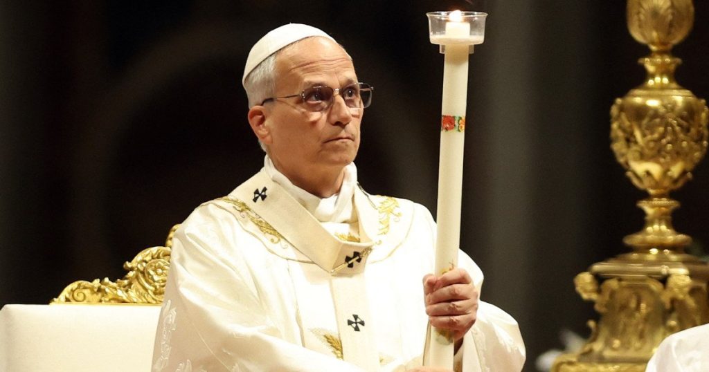 Papa Leon al XIV-lea cheamă la pace în timpul Vigiliilor Pascale ROMA, Italia – În cadrul slujbei de Sâmbătă a Paștelui, Papa LEON al XIV-lea a transmis un mesaj puternic de speranță și unitate către credincioșii din întreaga lume