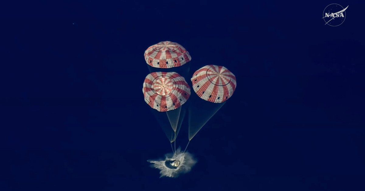 Orion, misiunea ARTEMIS II, amerizează cu succes în Pacific după călătoria istorică