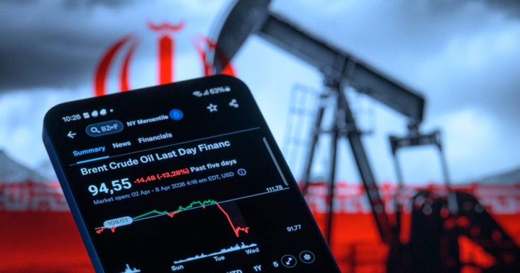 Investitorii au mizat puternic pe scăderea prețului petrolului, plasând pariuri de aproape un miliard de dolari cu puțin timp înainte ca Statele Unite ale Americii și Iranul să anunțe o încetare a focului, potrivit datelor recente