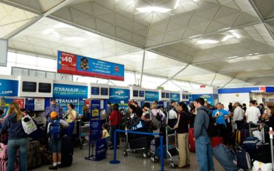 Ryanair închide ghișeele mai repede: De ce face asta compania aeriană