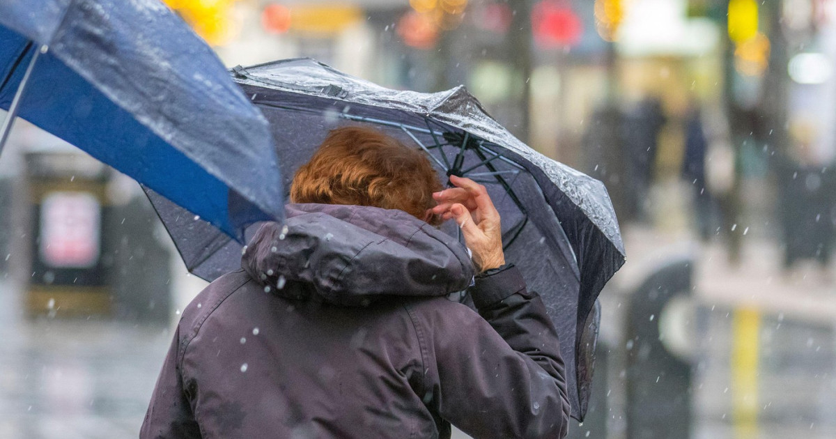 Vreme rea în România: Cod galben și portocaliu de viscol, ploi și vânt puternic