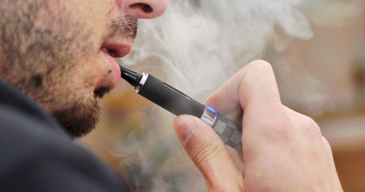 Vape-urile, interzise în spații publice închise: Proiect în Parlament