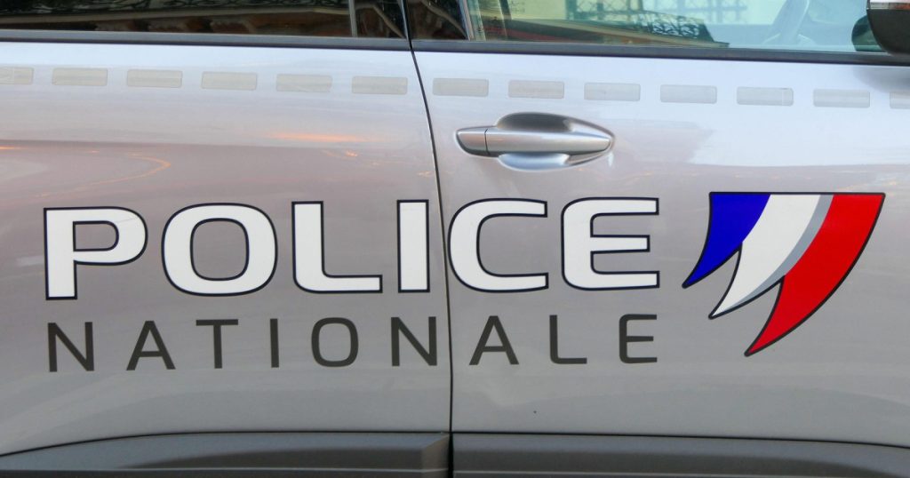 Copil de 9 ani, ținut captiv de tată în Franța: Subnutrit și incapabil să meargă