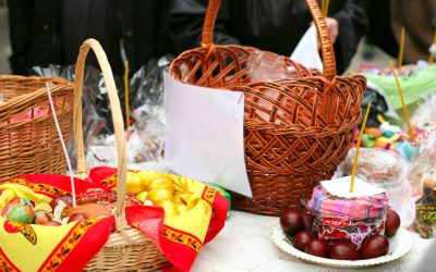 Ce alimente se dau de Paște: Lista de pomană și mesele de Înviere