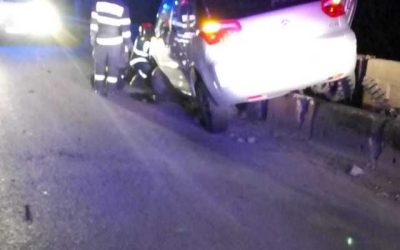 Accident grav în Bistrița-Năsăud: Trei bărbați, la spital după ce au intrat cu mașina într-un podeț