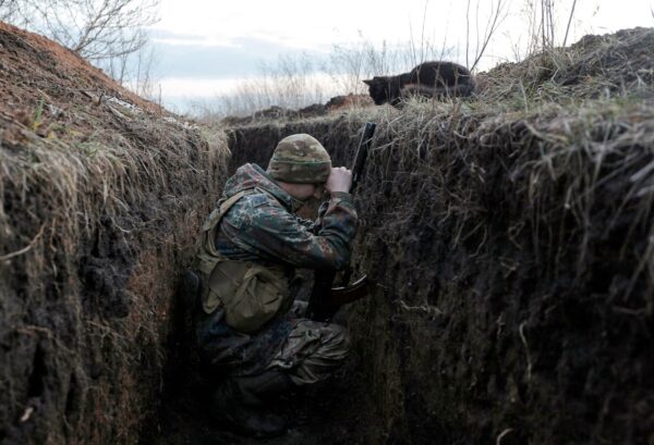 Ucraina și Rusia se acuză reciproc de încălcarea armistițiului de Paște