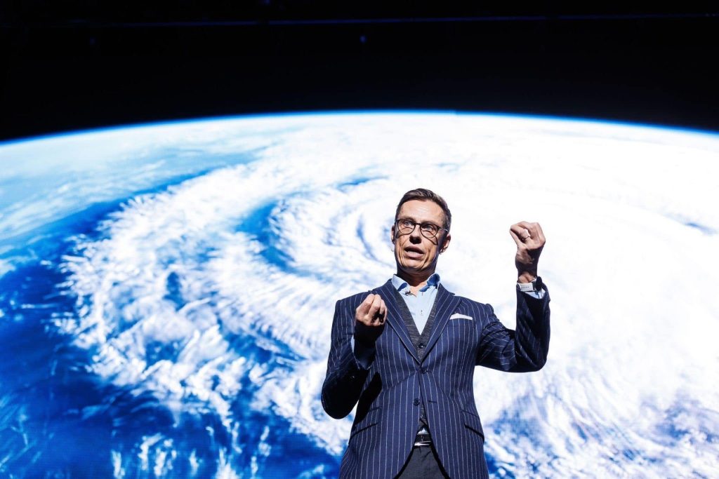 Stubb a discutat cu Trump despre rolul Europei în NATO Președintele Finlandei, Alexander Stubb, i-a transmis miercuri omologului său american, Donald Trump, în cadrul unei convorbiri telefonice, că se conturează „un NATO mai european”, iar continentul „își asumă responsabilitatea”, potrivit unui comunicat emis de biroul lui Stubb și transmis prin e-mail