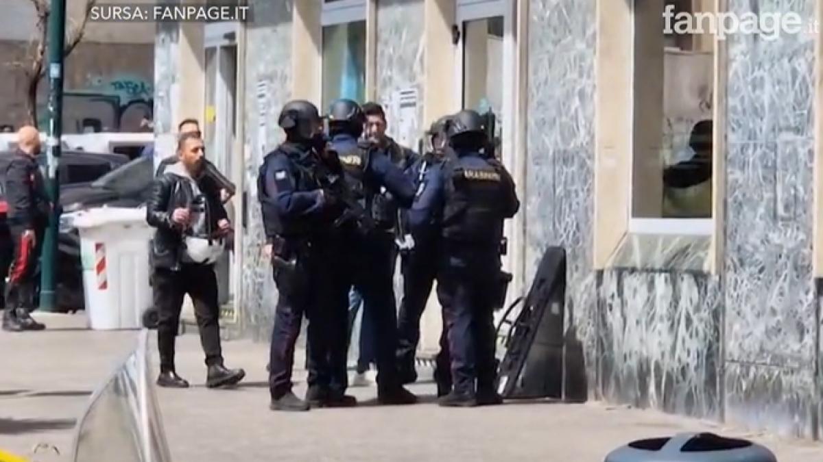 Alertă în Napoli: Jaf cu ostatici într-o bancă, hoții sunt de negăsit