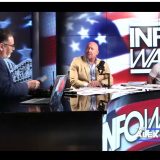 The Onion, pe urmele lui Alex Jones: Infowars, site de parodie