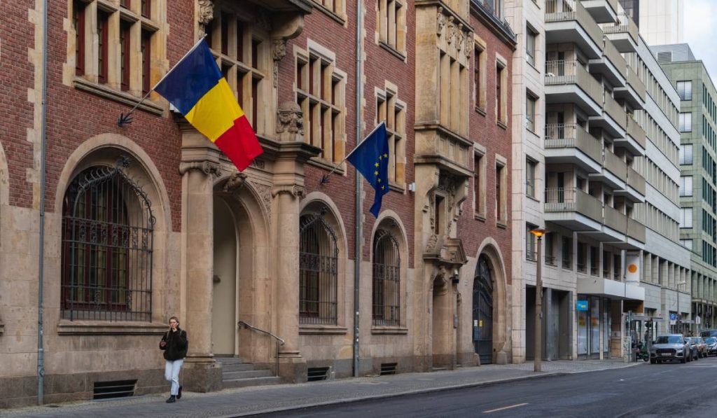 America, inamicul? Un român refuză să confunde țuica cu kombucha