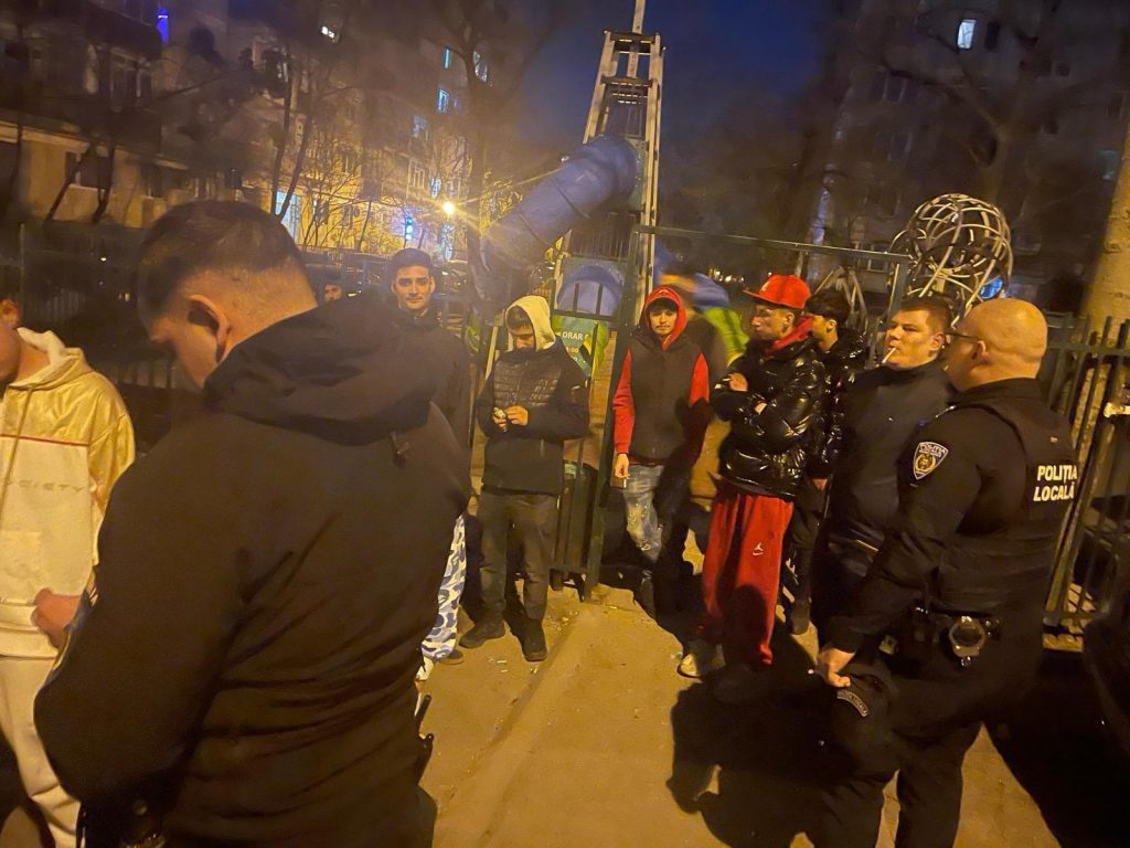 Chitanță pentru coji de semințe: 100 de euro amendă. Poliția supraveghează curățenia